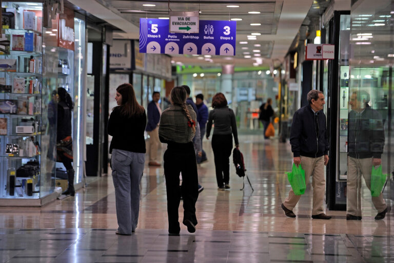 Multas por $51 millones y 301 trabajadores enviados a sus casas: Las multas de la DT al comercio durante la jornada electoral