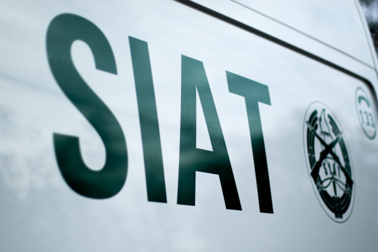 Fuerte colisión frontal deja un muerto en Ñuñoa