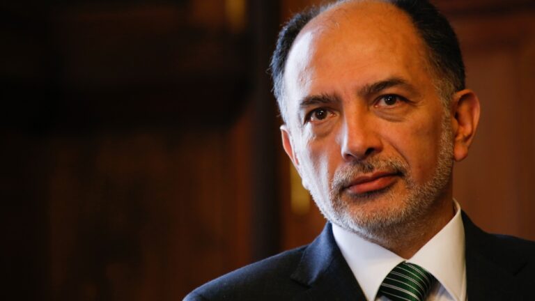 A un mes de su destitución: Sergio Muñoz presenta recurso de protección contra pleno de la Corte Suprema