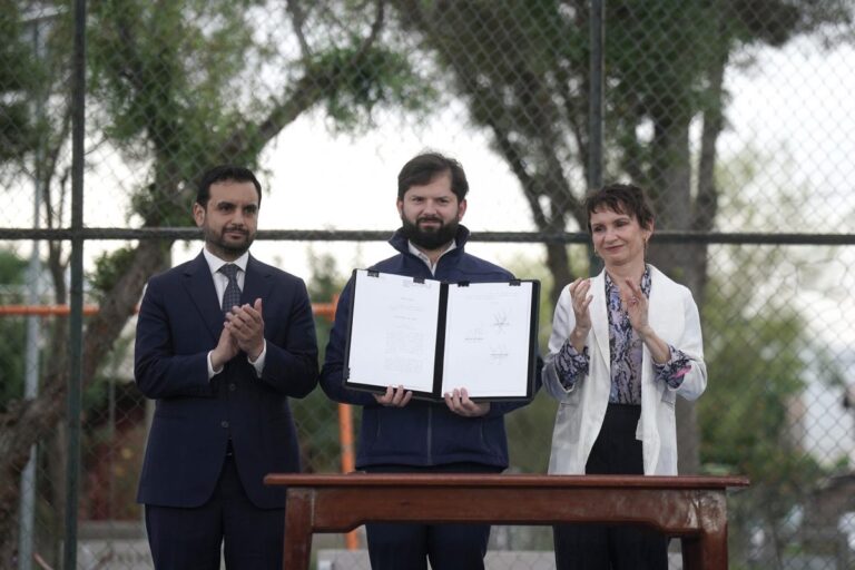 Presidente Boric promulga ley que restringe los “narcofunerales”: ¿En qué consiste la nueva normativa?