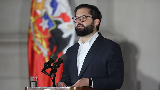 Presidente Boric hizo entrega de correos electrónicos al Ministerio Público en marco de denuncia en su contra