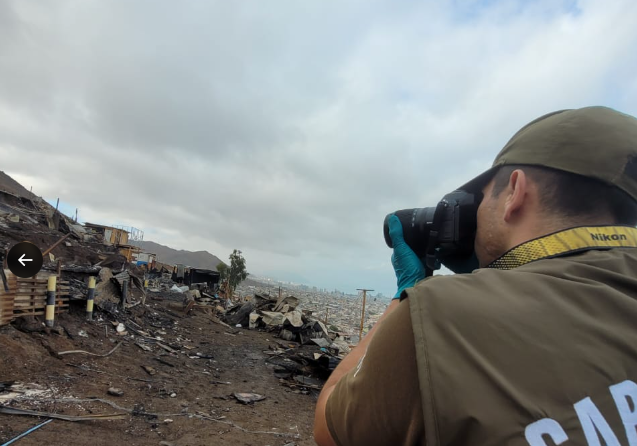 Violento incendio arrasa 31 viviendas en campamento de Antofagasta y deja cuatro personas heridas