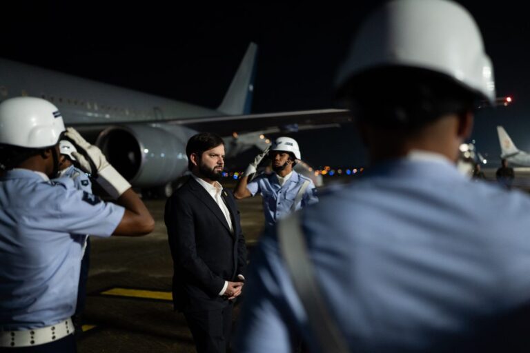 Fach detalla el desperfecto que obligó a cambiar avión que traería de regreso al Presidente Boric desde Brasil