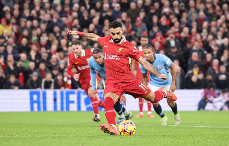 Se agrava histórica crisis del Manchester City tras caer ante el Liverpool en Anfield por 2-0