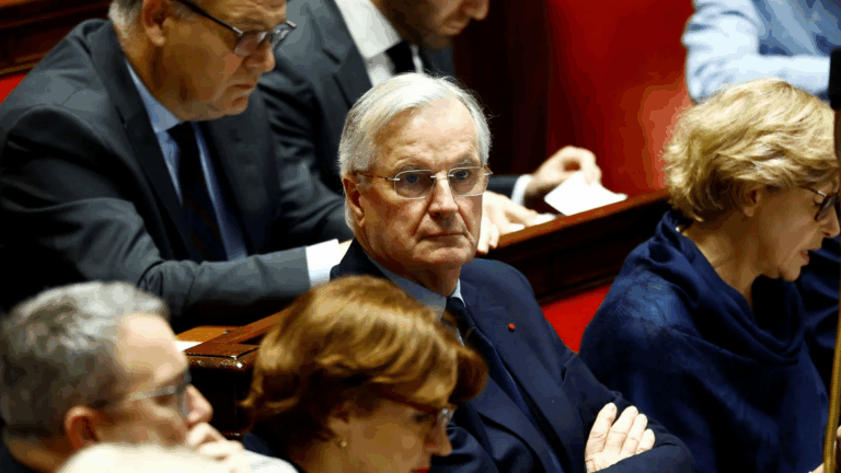 Primer ministro francés fue destituido tras enfrentar una moción de censura