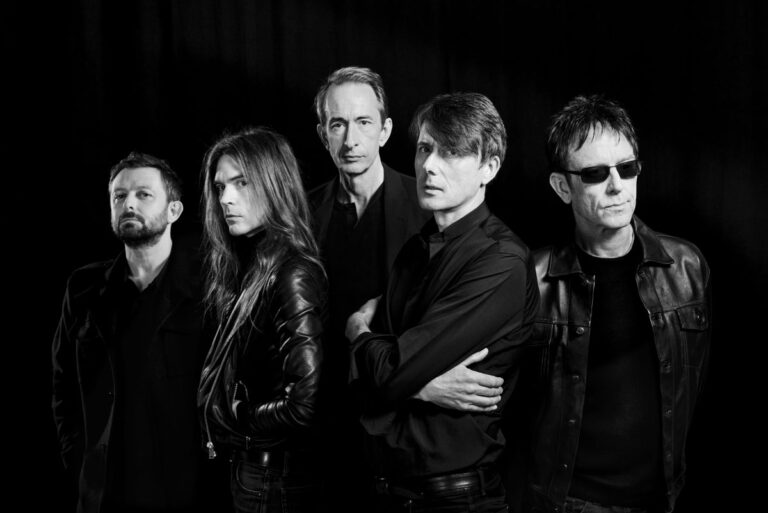 El Britpop vuelve con todo a Chile: Suede anuncia concierto en el Movistar Arena para marzo de 2025