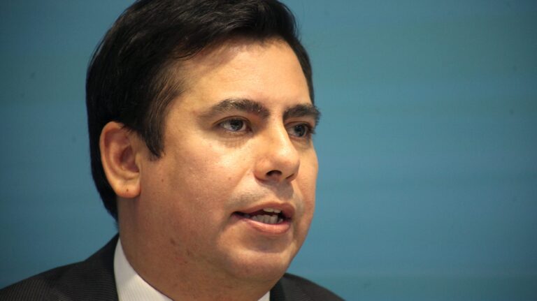 Exsuperintendente de Salud afirma que las críticas por el plazo de pago a las Isapres eran 