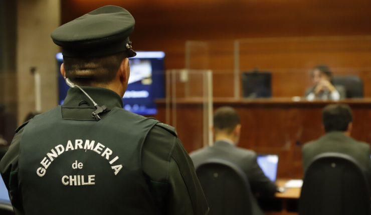 Retienen a dos personas por fotografiar a fiscal que investiga causa asociada al Tren de Aragua