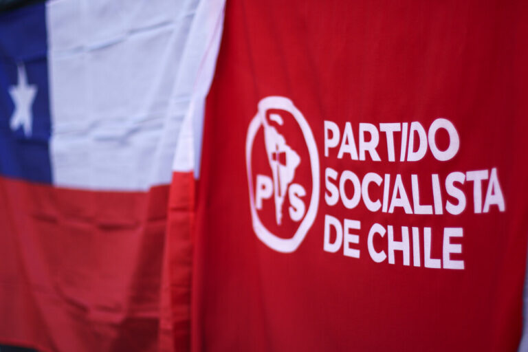 Incautan celular a asesor del Partido Socialista por presunta filtración de antecedentes de carpeta del Caso Audios