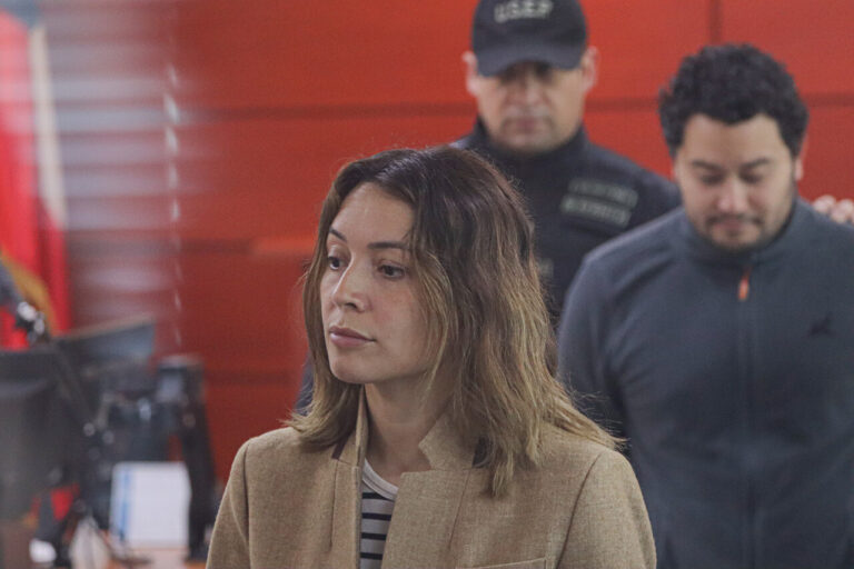 Camila Polizzi denuncia que carabinero le pidió préstamo de $20 millones: Había ido a controlar su arresto domiciliario