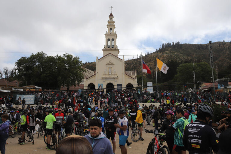 Revisa las restricciones de tránsito en Ruta 68 para la peregrinación al Santuario de Lo Vásquez
