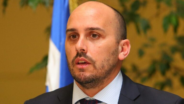 “Una falta de respeto sin nombre”: Antonio Walker responde a Longton tras críticas al gremio por postura migratoria
