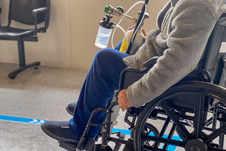 Listas de espera: Contraloría detectó que en cuatro hospitales regionales se dio prioridad a funcionarios o familiares