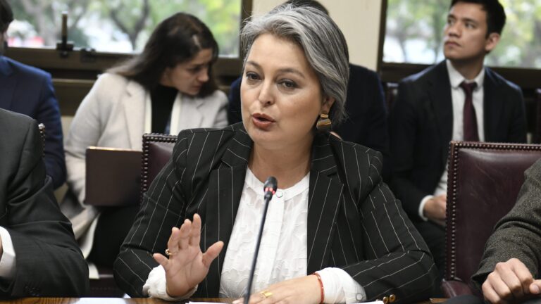 Ministra Jara y reacción de las AFP: 