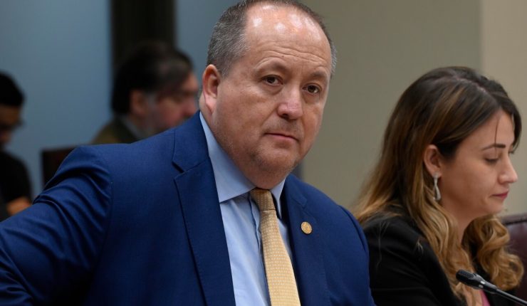 Admiten querella contra Valencia por reunión con Chadwick y Hermosilla: Acción pide incautación de correos y teléfono del fiscal