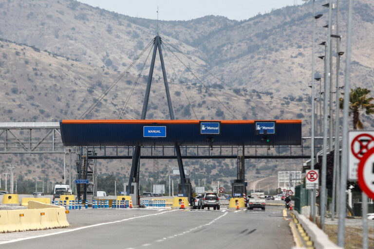 Anuncian peaje rebajado en carreteras durante fiestas de fin de año: Revisa cuáles son