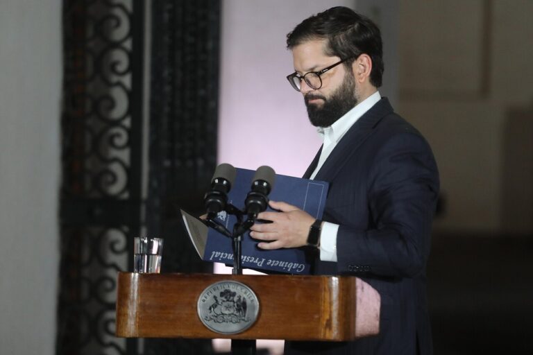 Gobierno confirma que presidente Boric responderá cuestionario de la comisión por el Caso Monsalve