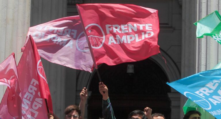 Frente Amplio lidera la lista: ¿Cuántos afiliados tiene cada partido político en Chile?
