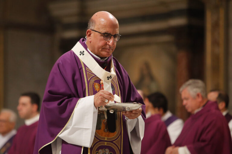 Cardenal Chomalí celebra postergación de proyecto de aborto legal: Es 