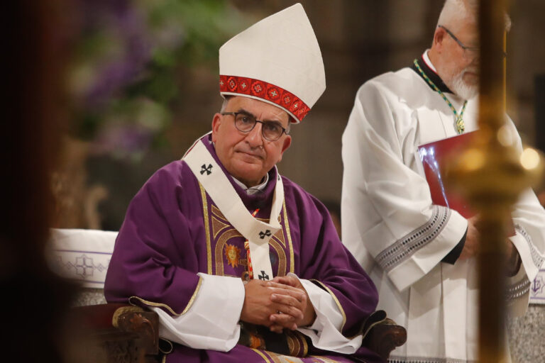 Cardenal Chomali acusa “injusticia” en asociar migración con delincuencia: En EE. UU. y Europa hay “chilenos que han hecho un daño inmenso”