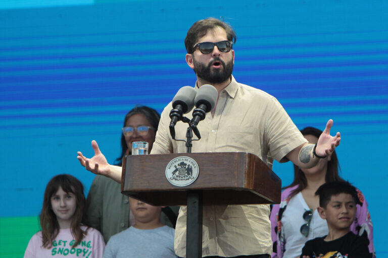 La feroz crítica del ministro de Economía de Argentina a Gabriel Boric: 