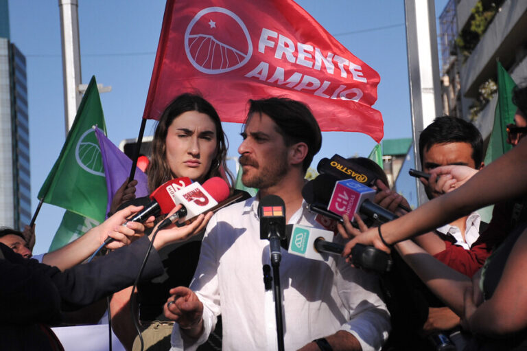 Movilización por reforma de pensiones: Frente Amplio lidera volanteo y denuncia 