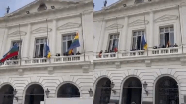 La primera medida de Mario Desbordes en Santiago: Quitó banderas mapuche y de la diversidad del frontis del Municipio