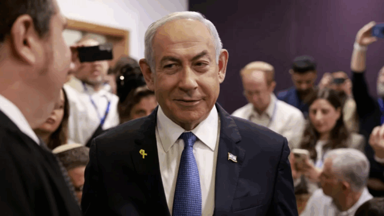 Netanyahu arremete contra los medios de comunicación al testificar por primera vez en su juicio por corrupción