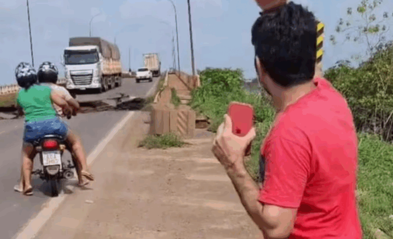 Inesperada coincidencia: Puente brasileño colapsa justo cuando concejal grababa video denunciando su mal estado