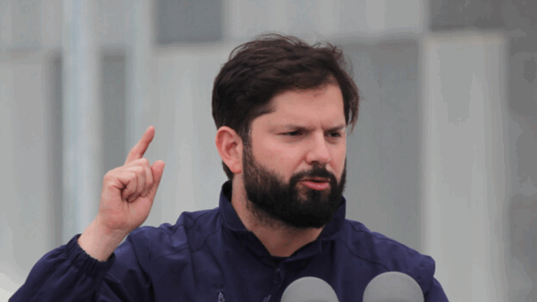 Boric endurece el tono por la reforma de pensiones y lanza dardos a las AFP: 
