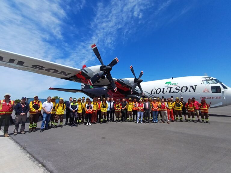 Gobierno refuerza su lucha contra los incendios forestales con la presentación del avión Hércules C-130