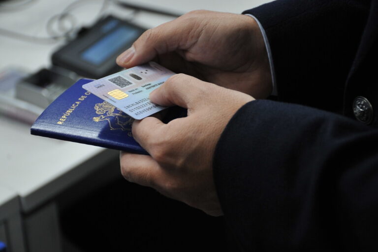 Nuevo pasaporte chileno no permite acceder a Visa Waiver: Sería por un problema de software