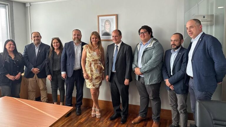Inauguran salón en la Región del Biobío en homenaje a Jacqueline van Rysselberghe