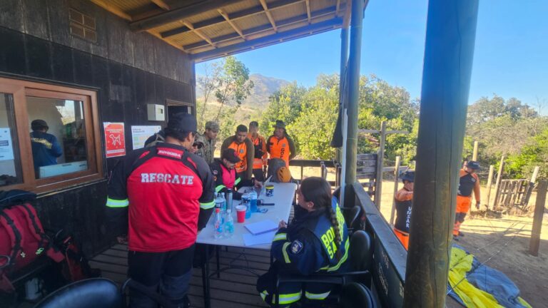Joven desaparecido en Cerro Cordillera: Equipos acotaron radio de búsqueda tras hallazgo de carpa