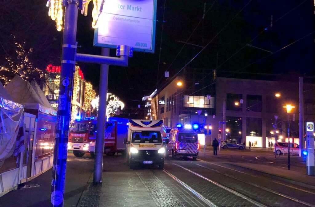Los servicios de emergencia responden al ataque en Magdeburgo el viernes por la noche. Dörthe Hein/DPA/AP vía CNN Newsource