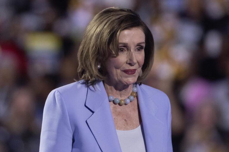 Nancy Pelosi es ingresada a un hospital de Luxemburgo tras sufrir una lesión