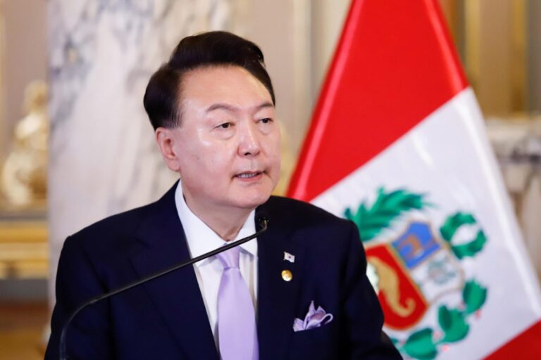 Piden orden de arresto para el presidente surcoreano Yoon por declarar la ley marcial
