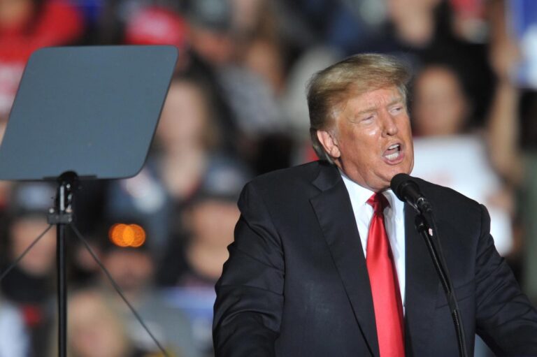 Trump nuevamente plantea dudas sobre si algunas vacunas aumentan los casos de autismo