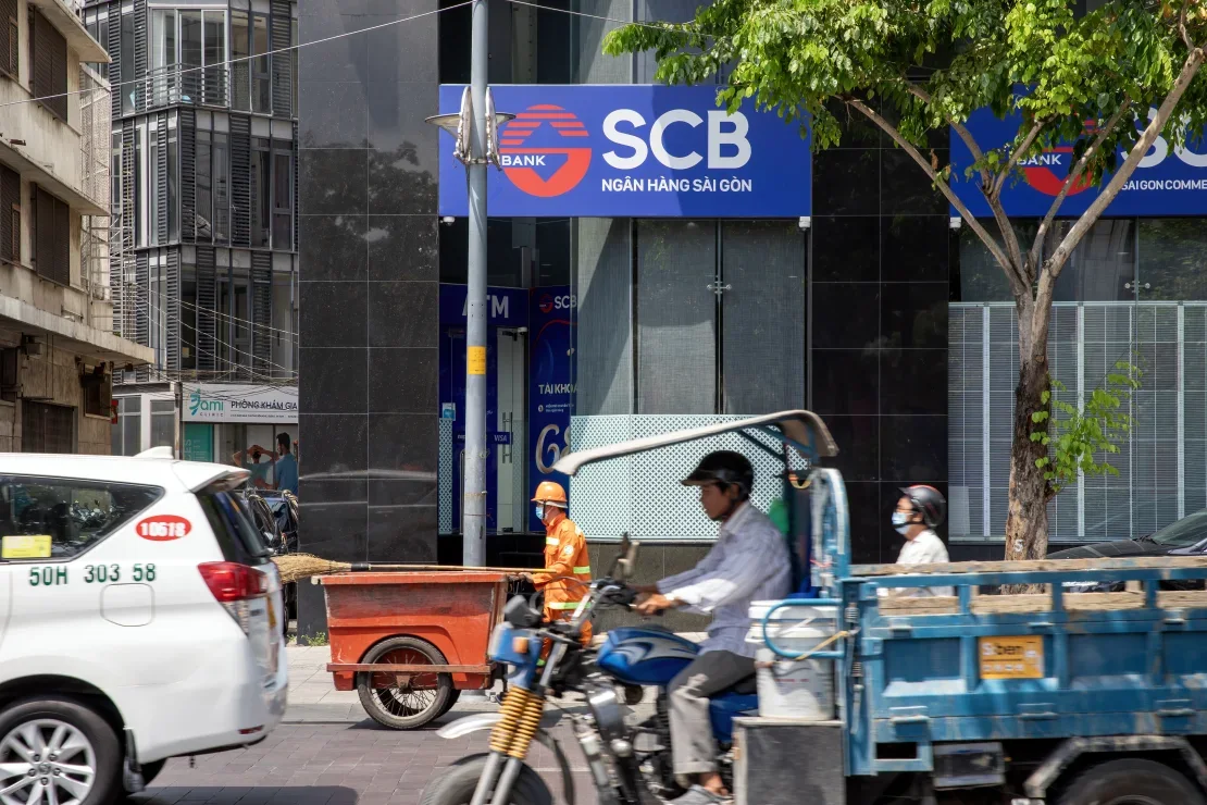 El arresto de Lan en octubre de 2022 desencadenó una corrida de una semana en Saigon Commercial Bank (SCB), entonces el quinto mayor prestamista del país. Maika Elan/Bloomberg/Getty Images/Archivo