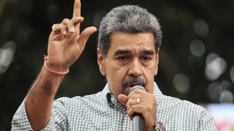 Excancilleres chilenos suscriben declaración rechazando investidura de Maduro: Es 