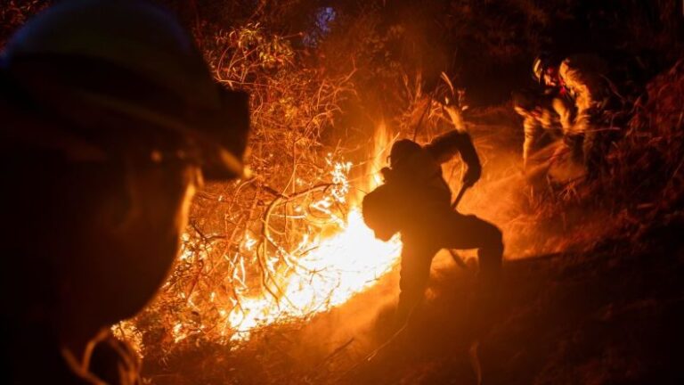 Los Grammy y los Oscar se realizarán según lo previsto e incluirán un componente benéfico por los incendios