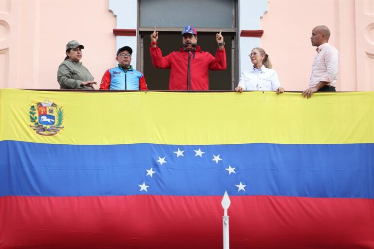Nicolás Maduro acusó a Machado de fingir un 