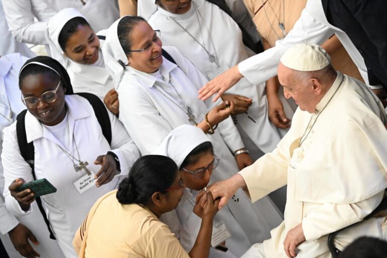 Papa Francisco pide eliminar el machismo en la Curia y dice que las monjas trabajan mejor: “Se piensa que son de segunda clase”
