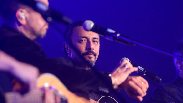 Reportan que hija del vocalista de Lucybell está internada en estado 