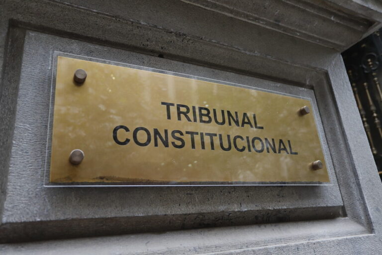 TC fija fianza para evaluar querella de inhabilitación contra ministra Maya Fernández por venta de casa de Allende