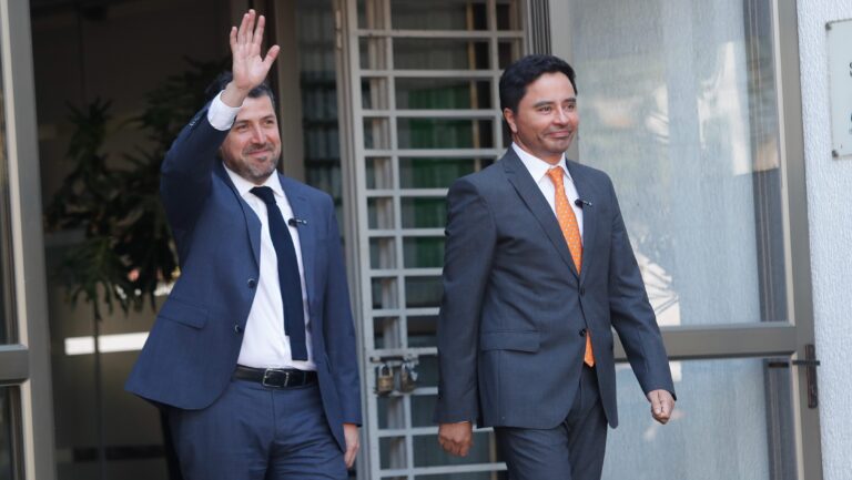 Alcalde Reyes defiende contratación de la madre de Carter y está dispuesto a asumir 
