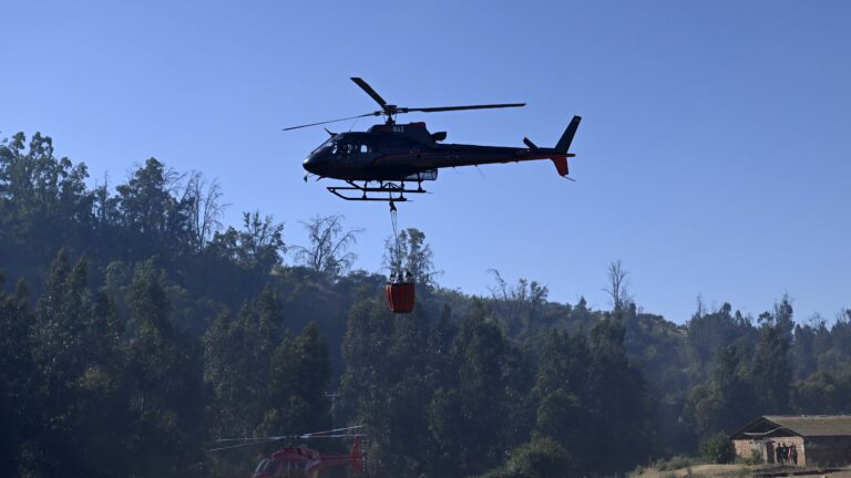 Región de Valparaíso: Ordenan evacuación del sector Camino al Navío por incendio forestal