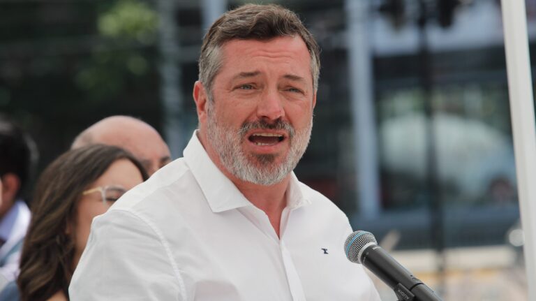 Sebastián Sichel presenta querella por presunto fraude al fisco en la Corporación Cultural de Ñuñoa