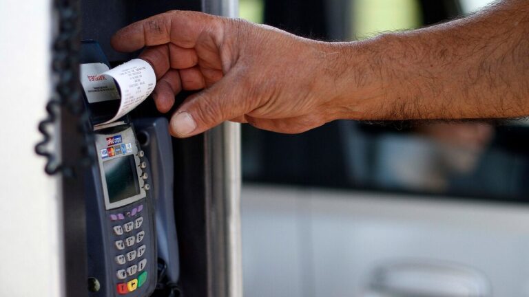 SII obligará a comercios a emitir boletas físicas en compras con tarjetas bancarias, en efectivo y transferencias