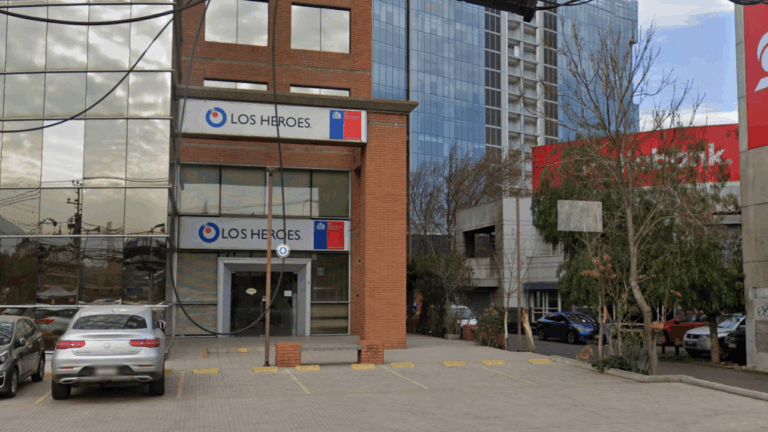 Guardia cómplice y otros tres sujetos fueron detenidos en robo frustrado a caja de compensación en Conchalí